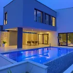 Silente Villa *